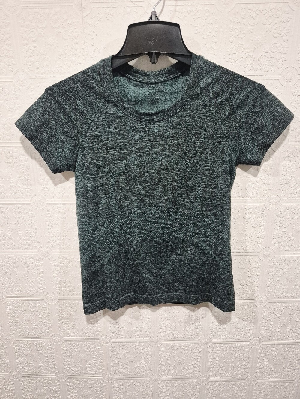 lululemon athletica Women's Short Sleeve Seamless Tee in Teal/Black